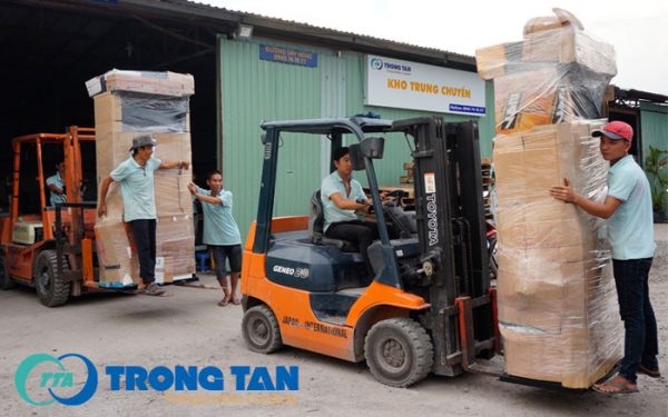 kho hàng của chuyển hàng Sài Gòn đi KCN Quang Minh-Hà Nội